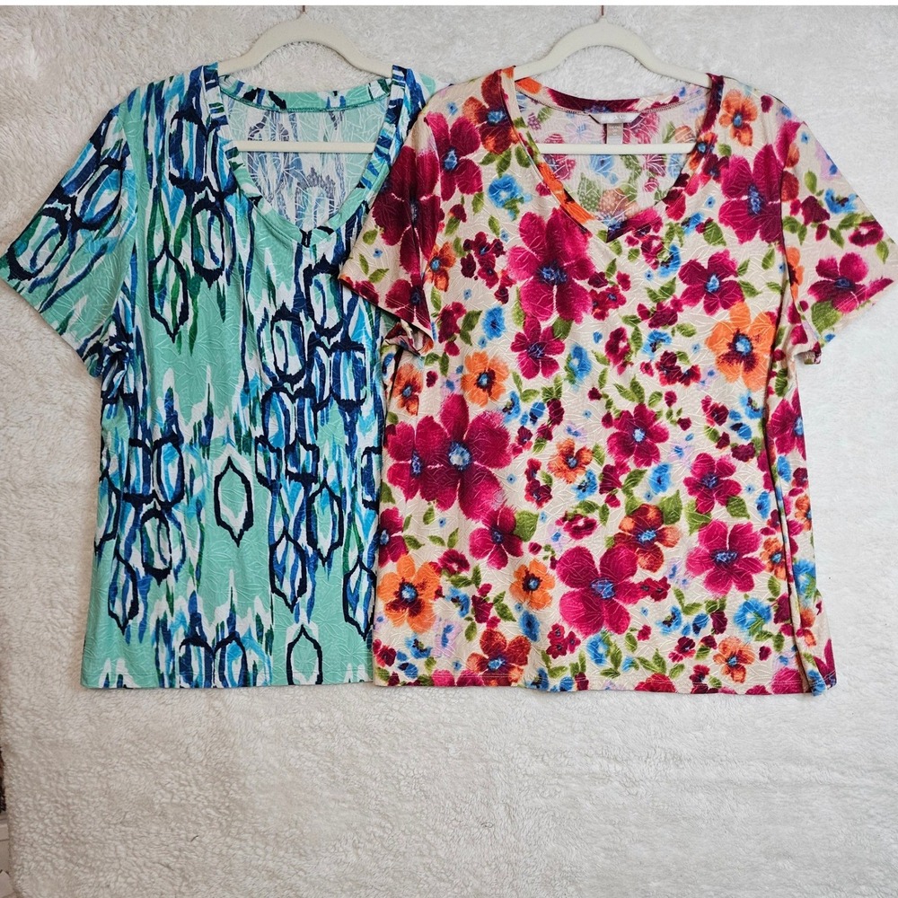 (2) XXL Artsy V Neck Short Sleeve Tops Blouses 1 Floral 1 Abstract Vacay #520